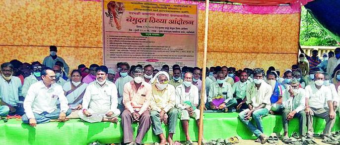 Villagers stand for tiger herding | वाघांच्या बंदाेबस्तासाठी गावकऱ्यांचा ठिय्या