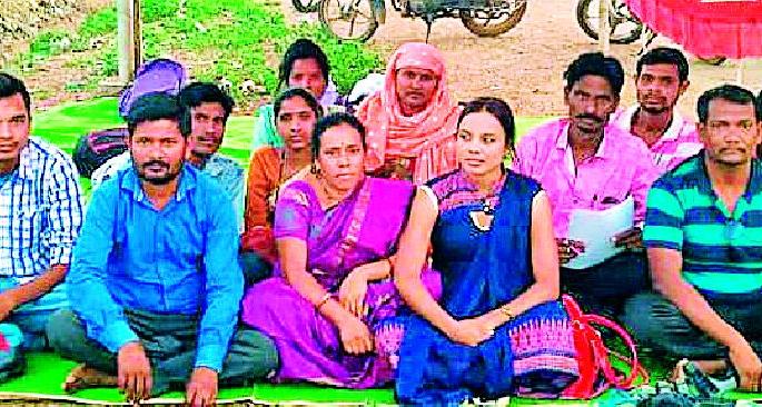 Succession of devotees to join the work | नोकरीत सामावून घेण्यासाठी अनुकंपाधारकांचे उपोषण Succession of devotees to join the work | नोकरीत सामावून घेण्यासाठी अनुकंपाधारकांचे उपोषण