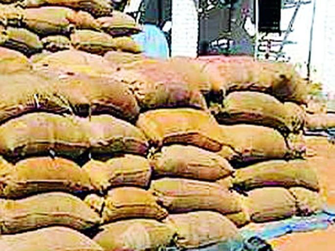 Rabi season 70 thousand quintals of open paddy | रबी हंगामातील ७० हजार क्विंटल धान उघड्यावर Rabi season 70 thousand quintals of open paddy | रबी हंगामातील ७० हजार क्विंटल धान उघड्यावर