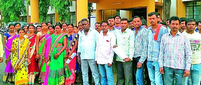 Work on the hand, otherwise start mining work | हाताला काम द्या, अन्यथा खाणीचे काम सुरू करा