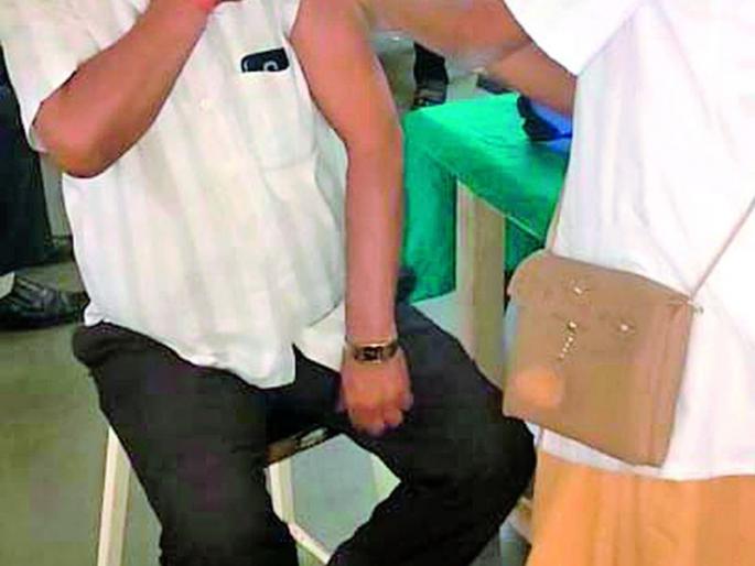 Vaccination of seniors | ज्येष्ठांच्या लसीकरणाला ॲपचा खोडा