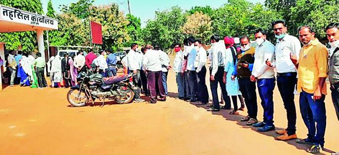 63.68 per cent graduates exercised their right to vote | 63.68 टक्के पदवीधरांनी बजाविला मतदानाचा हक्क