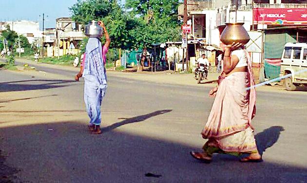 Citizen's water wandering throughout the rainy season | भर पावसाळ्यातही नागरिकांची पाण्यासाठी भटकंती