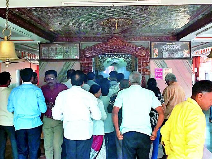 Let the work go, let the happiness of the new year! | काम होऊ दे, नववर्ष सुखाचे जाऊ दे ! Let the work go, let the happiness of the new year! | काम होऊ दे, नववर्ष सुखाचे जाऊ दे !