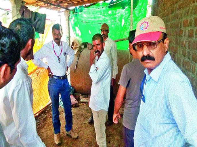 35 goats killed in Lankan attack on cattle man | गुळवंचमध्ये धुमाकुळ : पशूपालकांवर ओढावले संकट लांडग्यांच्या हल्ल्यात ३५ शेळ्या ठार 35 goats killed in Lankan attack on cattle man | गुळवंचमध्ये धुमाकुळ : पशूपालकांवर ओढावले संकट लांडग्यांच्या हल्ल्यात ३५ शेळ्या ठार