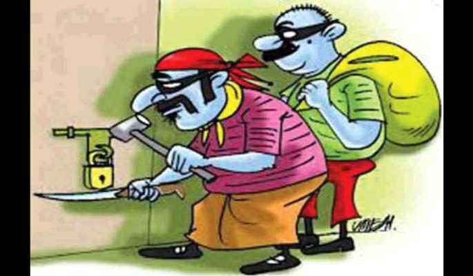 Goregaon caught goddesses of Goregaon; Filed the complaint | गोरेगाव येथील देवीच्या अंगावरील दागिने पळविले; गुन्हा दाखल Goregaon caught goddesses of Goregaon; Filed the complaint | गोरेगाव येथील देवीच्या अंगावरील दागिने पळविले; गुन्हा दाखल