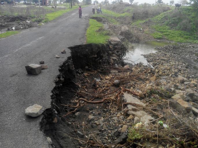 Bridge collapses near Jaipurpur; Road closure | जयपूरपाटीजवळील पूल तुटला; रस्ता बंद Bridge collapses near Jaipurpur; Road closure | जयपूरपाटीजवळील पूल तुटला; रस्ता बंद
