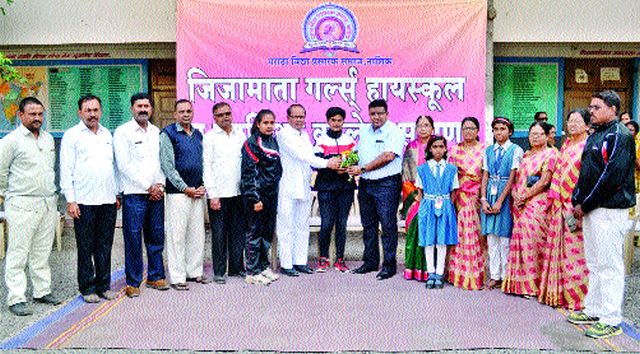 'Jijamata' of Sayali Ahirai National and Nikita Bachhavchi for state-level competition | ‘जिजामाता’च्या सायली अहिरेची राष्ट्रीय तर निकिता बच्छावची राज्यस्तरीय स्पर्धेसाठी निवड 'Jijamata' of Sayali Ahirai National and Nikita Bachhavchi for state-level competition | ‘जिजामाता’च्या सायली अहिरेची राष्ट्रीय तर निकिता बच्छावची राज्यस्तरीय स्पर्धेसाठी निवड