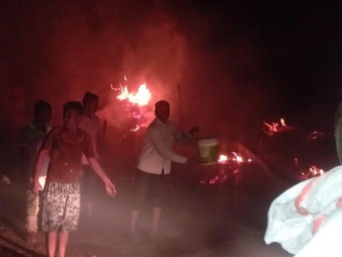  Fire at home in Dongagan; Loss of 9 lakh rupees | डोणगावात घराला आग; ९ लाख रुपयांचे नुकसान