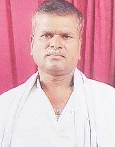 Father's dream of watching the son in uniform remained insufficient | मुलाला वर्दीत पाहण्याचे स्वप्न राहिले अपुरे Father's dream of watching the son in uniform remained insufficient | मुलाला वर्दीत पाहण्याचे स्वप्न राहिले अपुरे