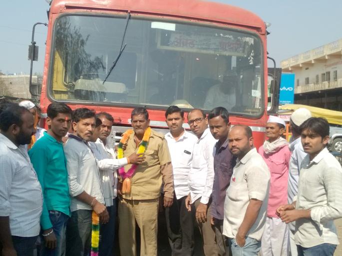 Sir, please take the bus to the village! | साहेब, बस गावात आणा ना ! Sir, please take the bus to the village! | साहेब, बस गावात आणा ना !