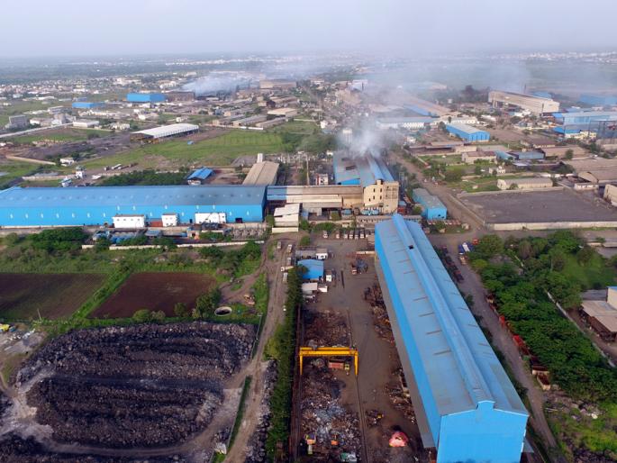 The industry in Jalna suffered due to water scarcity | जालन्यातील उद्योग पाण्याअभावी संकटात The industry in Jalna suffered due to water scarcity | जालन्यातील उद्योग पाण्याअभावी संकटात