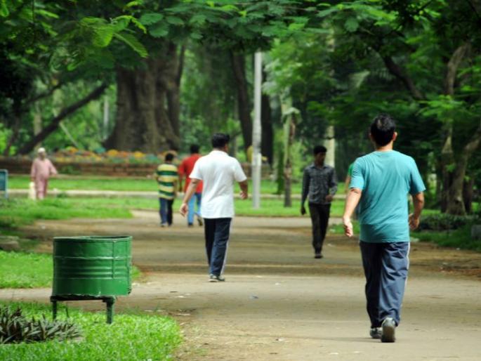 Free to walk till 9 pm in Nagar district, salon shops closed | नगर जिल्ह्यात रात्री नऊपर्यंत फिरायला मोकळीक, सलूनची दुकाने बंदच Free to walk till 9 pm in Nagar district, salon shops closed | नगर जिल्ह्यात रात्री नऊपर्यंत फिरायला मोकळीक, सलूनची दुकाने बंदच