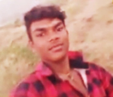 The body of the student in the premises of the Government Ashramshala | शासकीय आश्रमशाळेच्या आवारात विद्यार्थ्याचा मृतदेह The body of the student in the premises of the Government Ashramshala | शासकीय आश्रमशाळेच्या आवारात विद्यार्थ्याचा मृतदेह