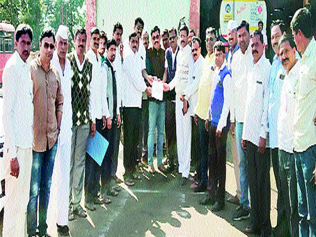 BJP demands various demands | भाजपतर्फे विविध मागण्यांचे निवेदन BJP demands various demands | भाजपतर्फे विविध मागण्यांचे निवेदन