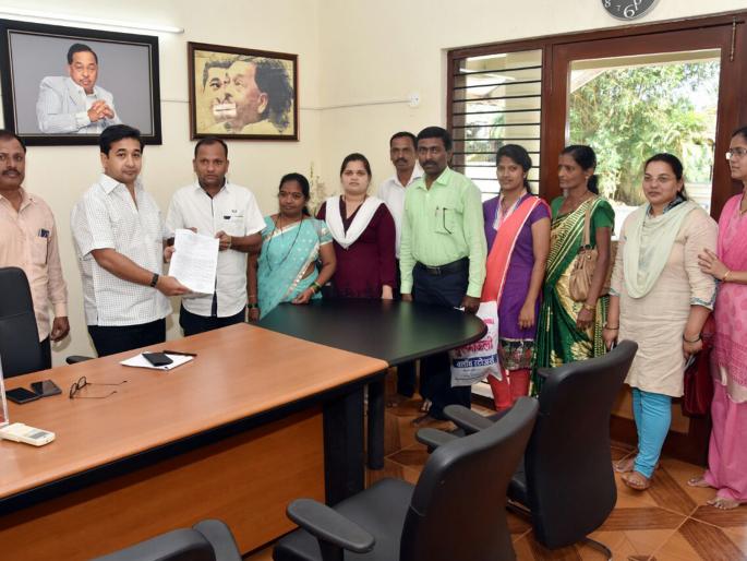 Nitesh Rane's assurance to pay staff scholarship, service conditions to library staff | ग्रंथालय कर्मचाऱ्यांना वेतनश्रेणी, सेवाशर्ती लागू करण्यासाठी आग्रह धरणार, नितेश राणे यांची ग्वाही Nitesh Rane's assurance to pay staff scholarship, service conditions to library staff | ग्रंथालय कर्मचाऱ्यांना वेतनश्रेणी, सेवाशर्ती लागू करण्यासाठी आग्रह धरणार, नितेश राणे यांची ग्वाही