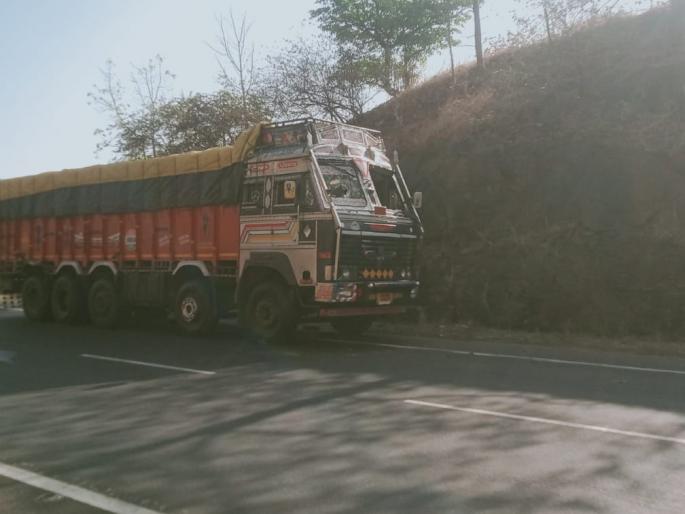 Robbers arrested for robbing truck driver in Kasara Ghat | कसारा घाटात ट्रकचालकाला लुटणाऱ्या दरोडेखोराला अटक Robbers arrested for robbing truck driver in Kasara Ghat | कसारा घाटात ट्रकचालकाला लुटणाऱ्या दरोडेखोराला अटक