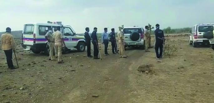 Five accused arrested in four hours of search operation | सर्च ऑपरेशनच्या चार तासांच्या थरारात पाच आरोपी जेरबंद Five accused arrested in four hours of search operation | सर्च ऑपरेशनच्या चार तासांच्या थरारात पाच आरोपी जेरबंद