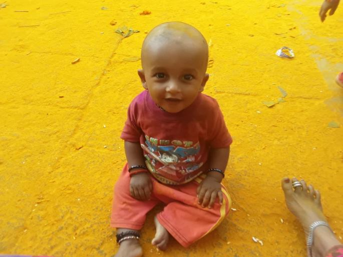 Chimukalya's unfortunate death due to chocolate stuck in his throat | घशात चॉकलेट अडकल्याने चिमुकल्याचा दुर्दैवी मृत्यू Chimukalya's unfortunate death due to chocolate stuck in his throat | घशात चॉकलेट अडकल्याने चिमुकल्याचा दुर्दैवी मृत्यू