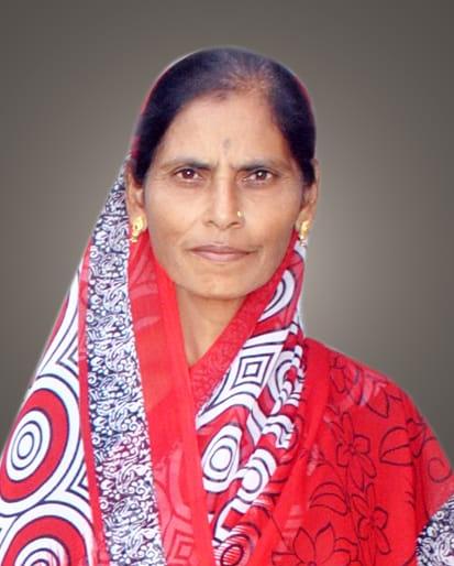 Women carry body, body found dead: Accident when returning from field | ओढ्याच्या पुरात महिला गेली वाहून, मृतदेह सापडला