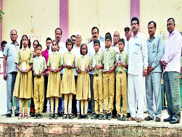 Praise ceremony at Lohner Janata School | लोहोणेर जनता विद्यालयात गुणगौरव सोहळा Praise ceremony at Lohner Janata School | लोहोणेर जनता विद्यालयात गुणगौरव सोहळा