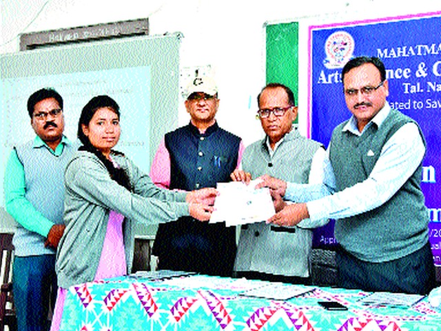 Success of Manmad College in e-Banking Practice Course | इ बॅँकिंग प्रॅक्टिस कोर्समध्ये मनमाड महाविद्यालयाचे यश Success of Manmad College in e-Banking Practice Course | इ बॅँकिंग प्रॅक्टिस कोर्समध्ये मनमाड महाविद्यालयाचे यश