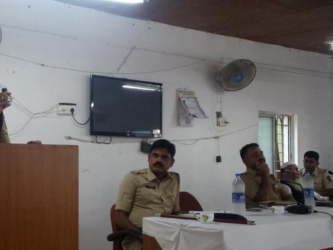 The mob should not take law in the hands: Additional Superintendent of Police | जमावाने कायदा हातात घेऊ नये : अपर पोलीस अधीक्षक The mob should not take law in the hands: Additional Superintendent of Police | जमावाने कायदा हातात घेऊ नये : अपर पोलीस अधीक्षक