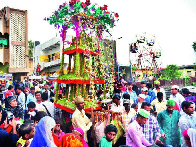 Imamshahi: The traditional Yatrasah of 'Muharram' - the philosophy of Hindu-Muslim unity | इमामशाही : ‘मुहर्रम’चा पारंपरिक यात्रोत्सवहिंदू-मुस्लीम ऐक्याचे दर्शन Imamshahi: The traditional Yatrasah of 'Muharram' - the philosophy of Hindu-Muslim unity | इमामशाही : ‘मुहर्रम’चा पारंपरिक यात्रोत्सवहिंदू-मुस्लीम ऐक्याचे दर्शन