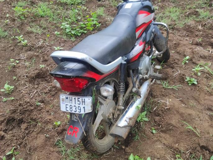 Youth dies after falling off two-wheeler near Kurhegaon | कुऱ्हेगावजवळ दुचाकी घसरून युवकाचा मृत्यू Youth dies after falling off two-wheeler near Kurhegaon | कुऱ्हेगावजवळ दुचाकी घसरून युवकाचा मृत्यू