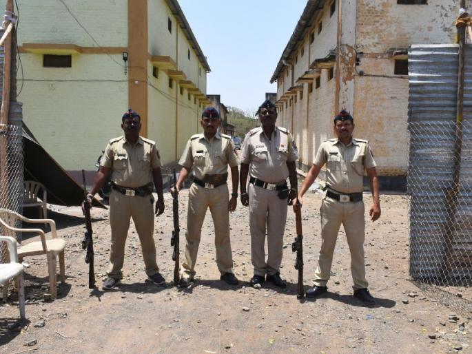 Take the Strong Room Rigid Security: In it | स्ट्राँग रुम कडेकोट सुरक्षेच्या घे:यात