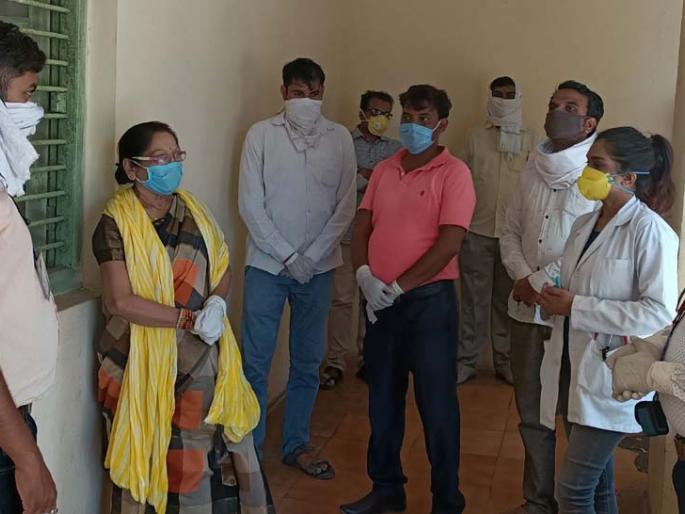 Observations from representatives of the people in the fields | खेतियात लोकप्रतिनिधींकडून पाहणी Observations from representatives of the people in the fields | खेतियात लोकप्रतिनिधींकडून पाहणी