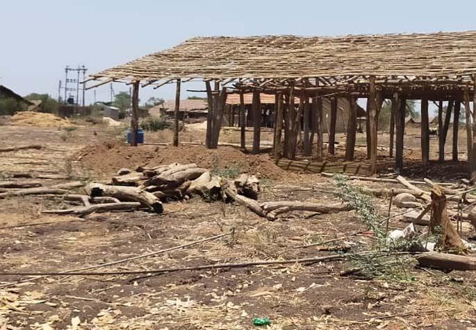 Electricity, water, roads waiting forever | वीज, पाणी, रस्त्यांची प्रतिक्षा कायमच Electricity, water, roads waiting forever | वीज, पाणी, रस्त्यांची प्रतिक्षा कायमच