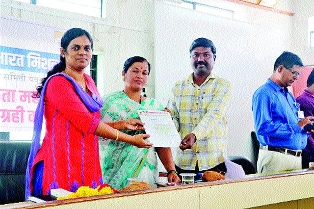 Demand for electricity supply to schools at home rate | शाळांना घरगुती दराने वीजपुरवठ्याची मागणी Demand for electricity supply to schools at home rate | शाळांना घरगुती दराने वीजपुरवठ्याची मागणी