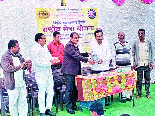 Labor Conclave Camp of Taharabad College | ताहाराबाद महाविद्यालयाचे श्रमसंस्कार शिबिर Labor Conclave Camp of Taharabad College | ताहाराबाद महाविद्यालयाचे श्रमसंस्कार शिबिर