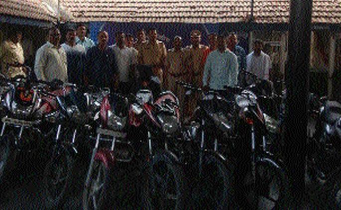 Chalisgaon thieves get 14 bikes | चाळीसगावला चोरट्यांकडून १४ दुचाकी हस्तगत