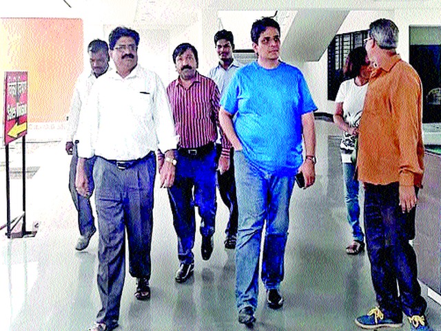 Tourism Corporation Director's visit to Paithani Center | पैठणी केंद्रास पर्यटन महामंडळाच्या संचालकांची भेट Tourism Corporation Director's visit to Paithani Center | पैठणी केंद्रास पर्यटन महामंडळाच्या संचालकांची भेट