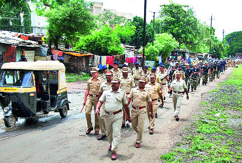 Movement of Police in Nashik Road, Jail Road | नाशिकरोड, जेलरोडला पोलिसांचे संचलन Movement of Police in Nashik Road, Jail Road | नाशिकरोड, जेलरोडला पोलिसांचे संचलन
