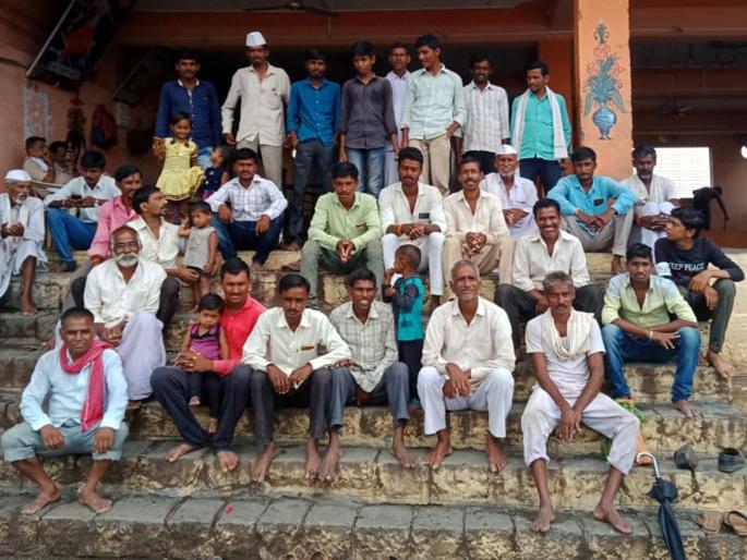 Parbhani: Farmers fast the next day | परभणी : दुसऱ्या दिवशीही शेतकऱ्यांचे उपोषण Parbhani: Farmers fast the next day | परभणी : दुसऱ्या दिवशीही शेतकऱ्यांचे उपोषण