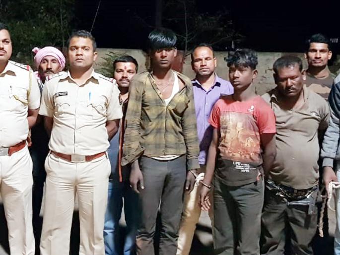 Parbhani: 70 km Chased robbers with chasing | परभणी : ७० कि.मी. पाठलाग करुन पकडले दरोडेखोरांना