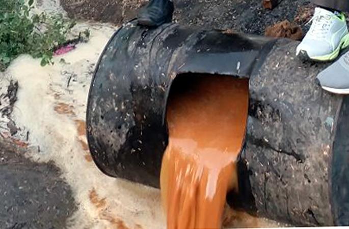 Mammoth liquor seized chemicals seized | हातभट्टी दारुचे सडके रसायन जप्त