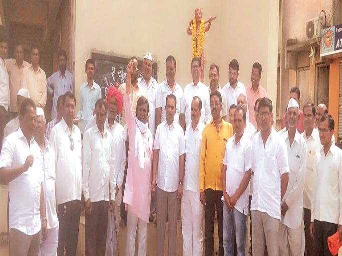 Farmers will keep flame of the strike: Two years of full strike in Punatamban | शेतकरी संपाची ज्योत तेवत ठेवणार : पुणतांब्यातील आंदोलनाला दोन वर्षे पूर्ण Farmers will keep flame of the strike: Two years of full strike in Punatamban | शेतकरी संपाची ज्योत तेवत ठेवणार : पुणतांब्यातील आंदोलनाला दोन वर्षे पूर्ण