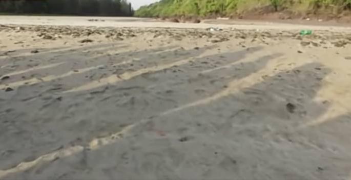 Suddenly Sand Mills in Jaitapur Bay in Rajapatu | राजापुरातील जैतापूर खाडीत अचानक वाळूचा उंचवटा