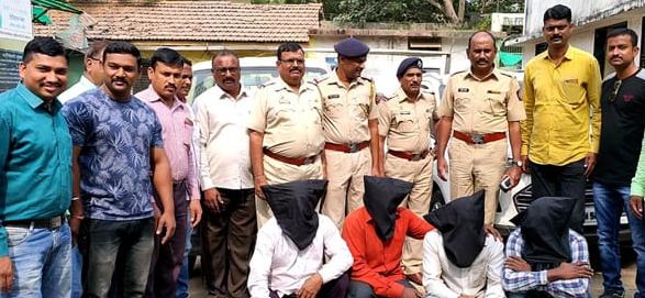 Four arrested for stealing cotton trucks | ट्रक पळवून कापूस चोरणाऱ्या चौघांना अटक Four arrested for stealing cotton trucks | ट्रक पळवून कापूस चोरणाऱ्या चौघांना अटक