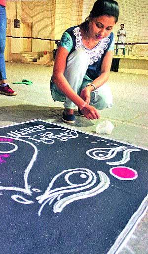 Artists should have an opportunity to express their views: Rendering at the Open University Youth Festival | कलाकारांना अभिव्यक्तीची संधी मिळावीसूर्यवंशी : मुक्त विद्यापीठाच्या युवक महोत्सवात प्रतिपादन Artists should have an opportunity to express their views: Rendering at the Open University Youth Festival | कलाकारांना अभिव्यक्तीची संधी मिळावीसूर्यवंशी : मुक्त विद्यापीठाच्या युवक महोत्सवात प्रतिपादन