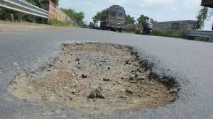 More than ten thousand dug wells in the city | शहरातील दहा हजाराहून अधिक बुजवले खड्डे More than ten thousand dug wells in the city | शहरातील दहा हजाराहून अधिक बुजवले खड्डे