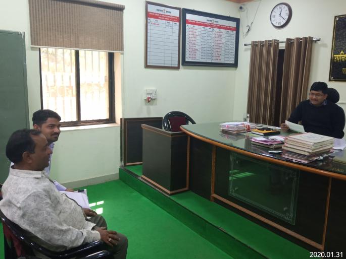 The Manyar family took steps to help the industry | मन्यार कुटुंबाला उद्योगाला शासकीय मदतीसाठी उचलली पावले The Manyar family took steps to help the industry | मन्यार कुटुंबाला उद्योगाला शासकीय मदतीसाठी उचलली पावले