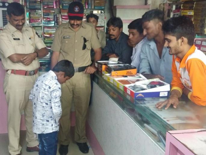 My dad won't study, watch TV, file a crime | माझा बाप अभ्यास करू देत नाही, टीव्ही पाहतो, गुन्हा दाखल करा My dad won't study, watch TV, file a crime | माझा बाप अभ्यास करू देत नाही, टीव्ही पाहतो, गुन्हा दाखल करा