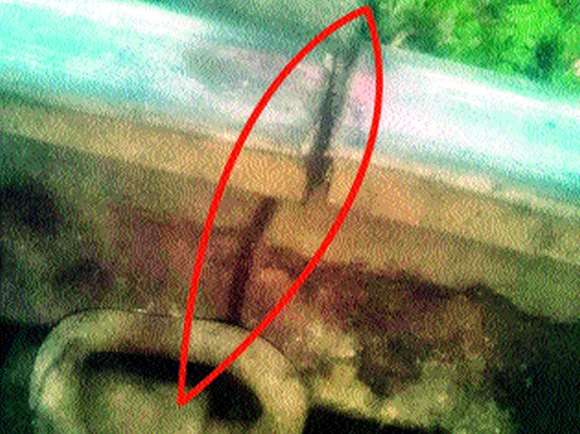 Manmad's train rails due to cold | मनमाडला थंडीमुळे रेल्वे रुळाला तडे Manmad's train rails due to cold | मनमाडला थंडीमुळे रेल्वे रुळाला तडे