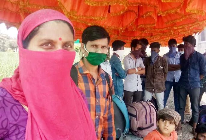 We are starving here because of work; Let us go to our village | coronavirus; इथं कामाअभावी उपाशी राहतोय; आमच्या गावाला जाऊ द्या We are starving here because of work; Let us go to our village | coronavirus; इथं कामाअभावी उपाशी राहतोय; आमच्या गावाला जाऊ द्या