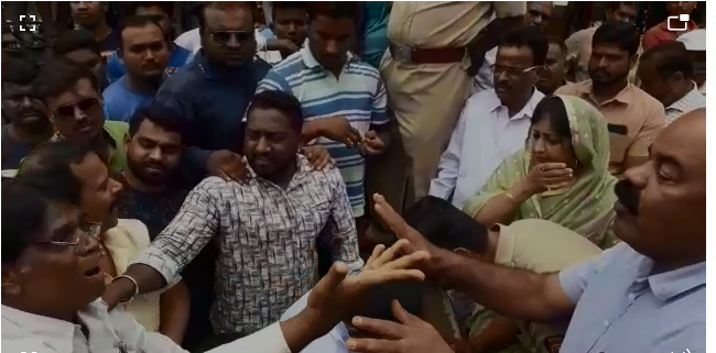 Stop the work of Shahu Samadhi, restart the dispute, arrange a meeting with the police | शाहू समाधिस्थळाबाबतचे काम रोखले, पुन्हा वाद, पोलीस बंदोबस्तात बैठक सुरु Stop the work of Shahu Samadhi, restart the dispute, arrange a meeting with the police | शाहू समाधिस्थळाबाबतचे काम रोखले, पुन्हा वाद, पोलीस बंदोबस्तात बैठक सुरु